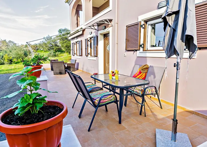 Lydia House, Corfu Daire Pouládes
